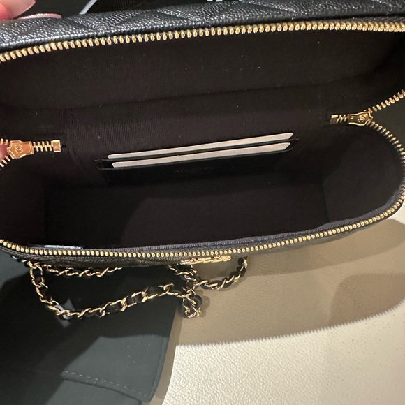 SOLD
CHANEL Slim Vanity Bag 2025 - Picture 9 of 12